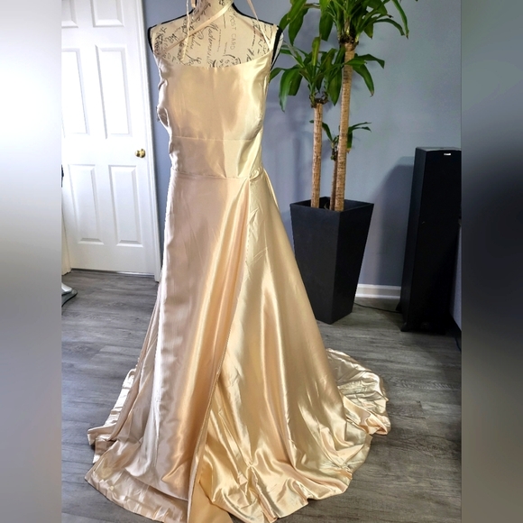 Dresses & Skirts - Golden Prom/Party dress